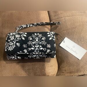 Vera Bradley NWT Wristlet Wallet